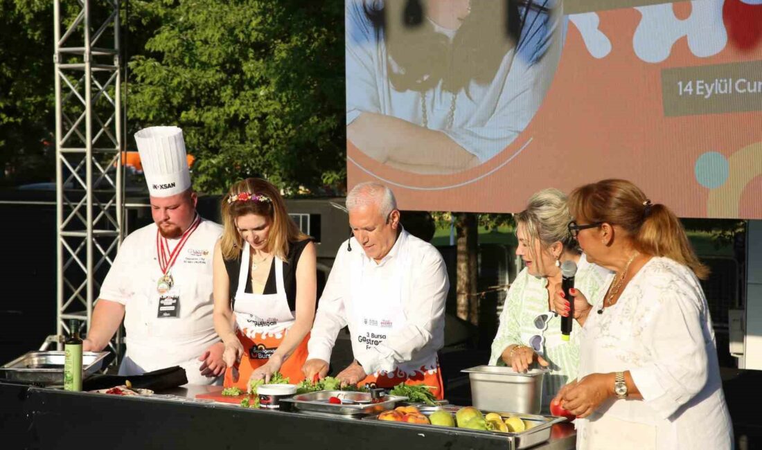Başkan Bozbey mutfağa girdi, hünerlerini sergiledi BURSA BÜYÜKŞEHİR BELEDİYESİ’NİN ‘DAMAĞIMDAKİ BURSA’ TEMASIYLA BU YIL ÜÇÜNCÜSÜNÜ DÜZENLENDİĞİ