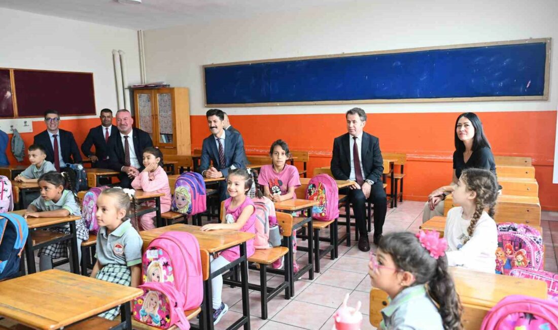 Başkan Karabatı öğrencilerin okul heyecanına ortak oldu KARACABEY BELEDİYE BAŞKANI FATİH KARABATI, YENİ EĞİTİM-ÖĞRETİM YILININ İLK DERS