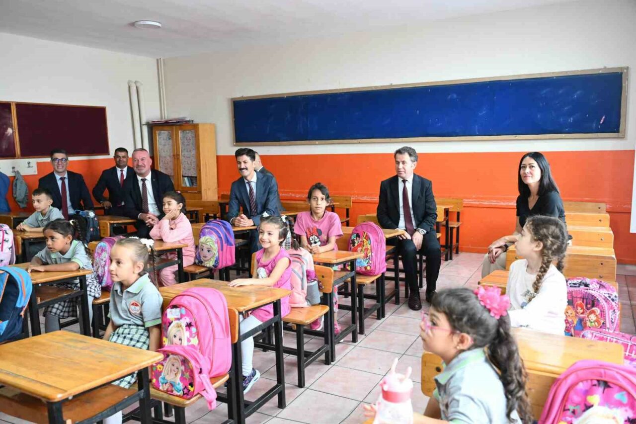 KARACABEY BELEDİYE BAŞKANI FATİH KARABATI, YENİ EĞİTİM-ÖĞRETİM YILININ İLK DERS