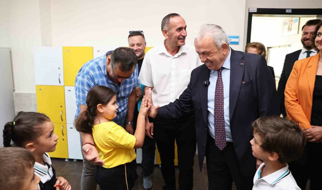 Başkan Şadi Özdemir öğrencilerin ilk gün heyecanını paylaştı NİLÜFER BELEDİYE BAŞKANI ŞADİ ÖZDEMİR, YENİ EĞİTİM-ÖĞRETİM YILININ İLK GÜNÜNDE,