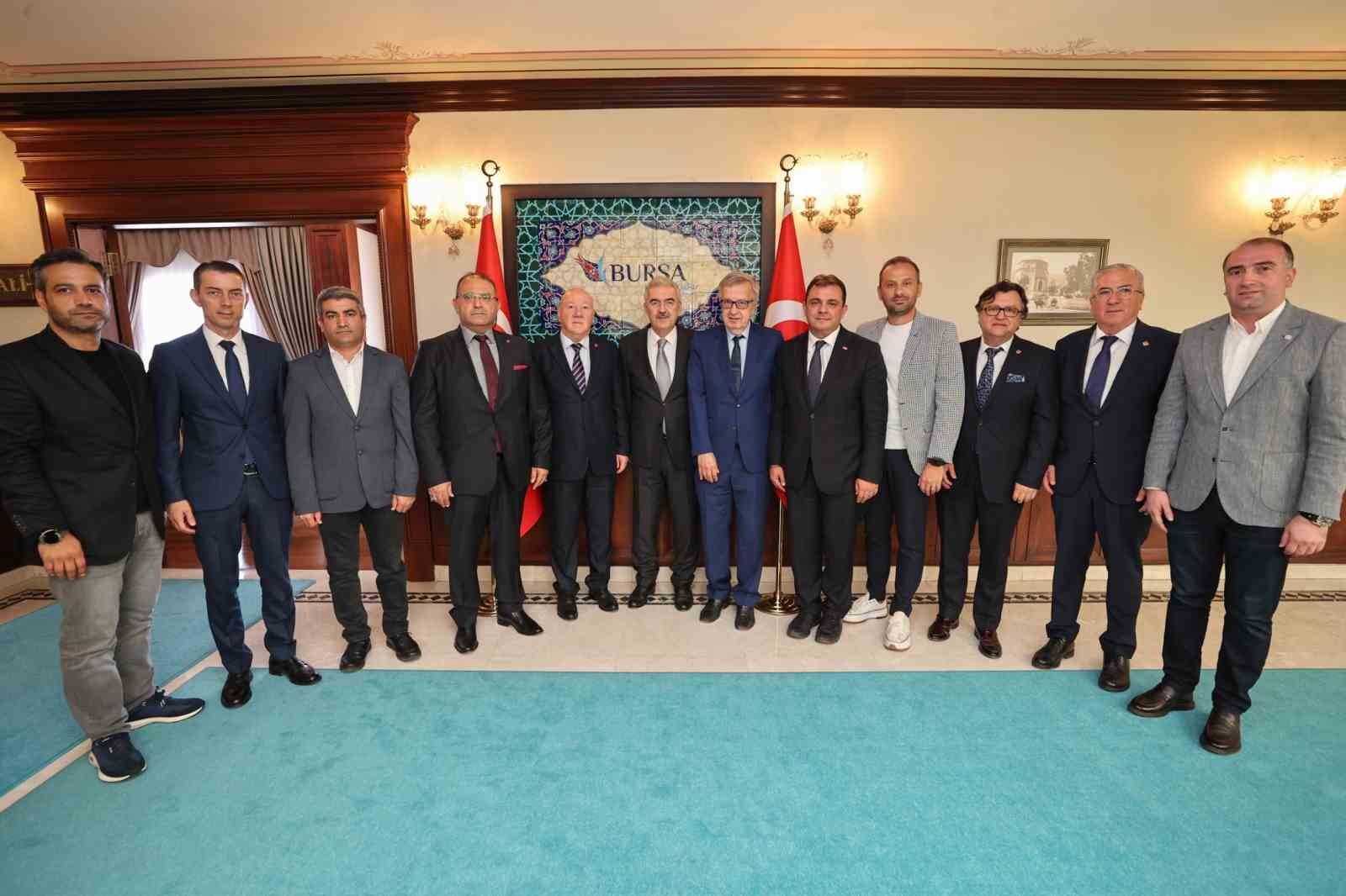 BURSA GAZETECİLER CEMİYETİ BAŞKANI NURİ KOLAYLI VE BGC YÖNETİM KURULU