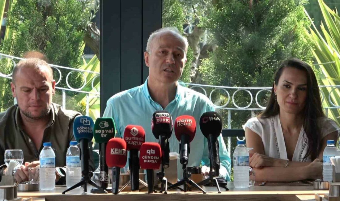 Bursa Artvin Vakfı Başkanı Adnan Demirci: “Büyük bir değişiklikle bir dönem daha devam edelim istedik” BURSA ARTVİN VAKFI OLAĞAN KONGRE ÖNCESİ BASIN AÇIKLAMASI GERÇEKLEŞTİRDİ. YENİDEN
