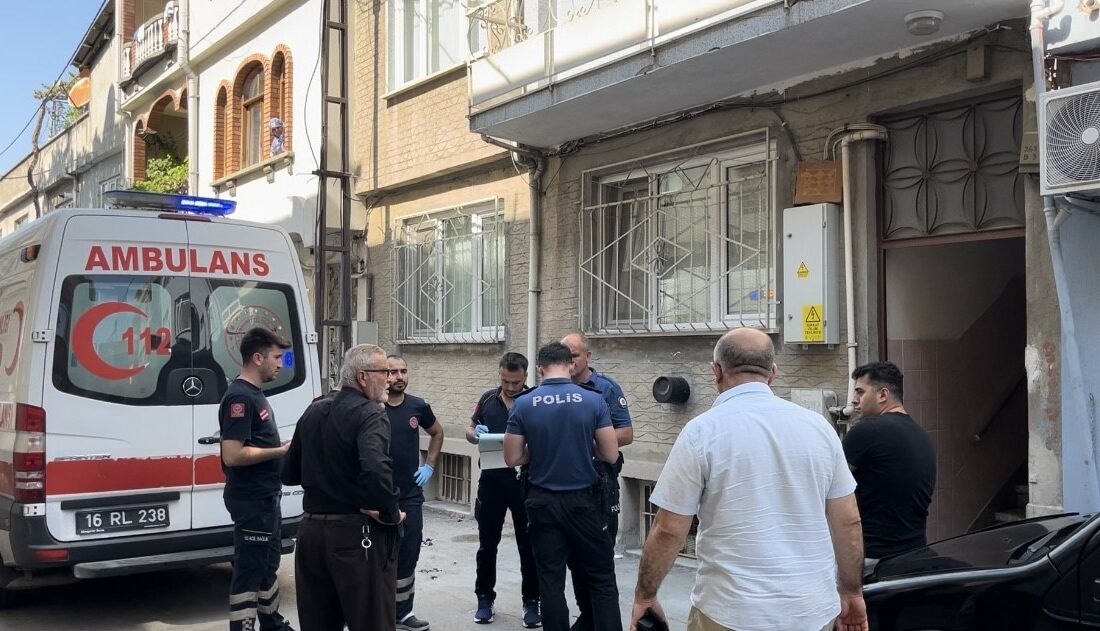 BURSA'NIN OSMANGAZİ İLÇESİNDE DOĞALGAZ SAYAÇLARINI OKUYUP FATURA KESMEYE GELEN OPERATÖR