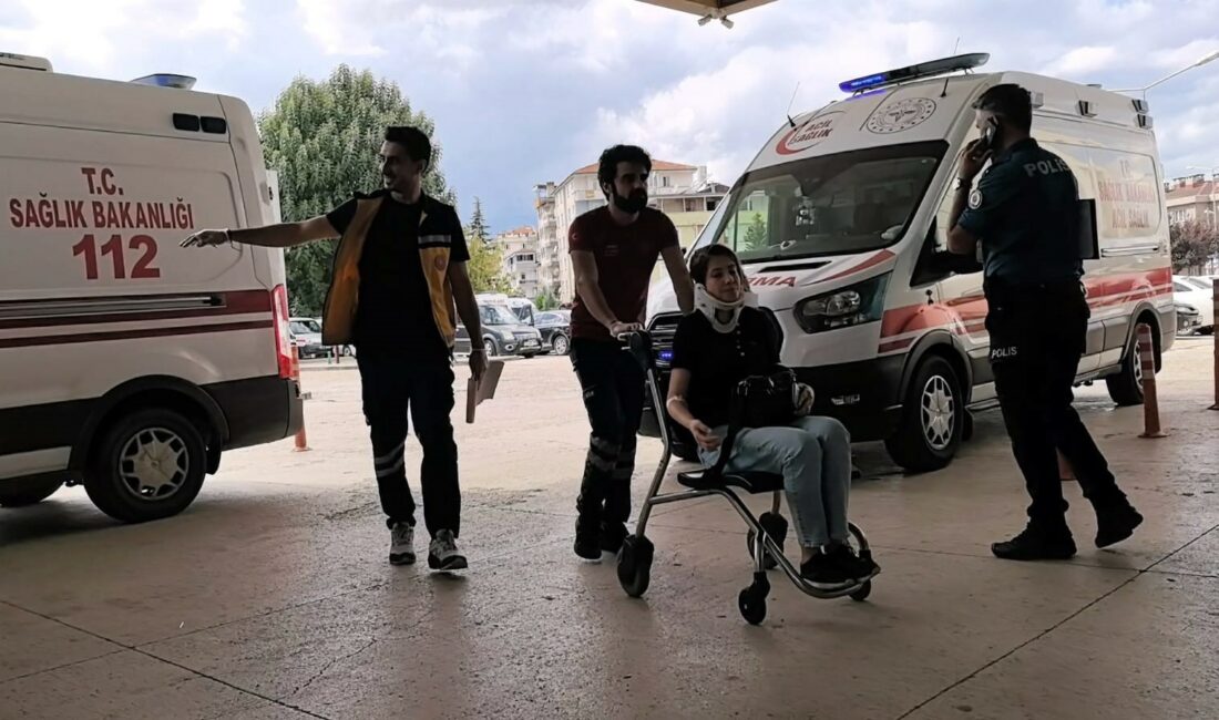 Bursa’da 2 otomobil kafa kafaya çarpıştı: 8 yaralı BURSA'NIN İNEGÖL İLÇESİNDE 2 OTOMOBİL KAFA KAFAYA ÇARPIŞTI. KAZADA 8