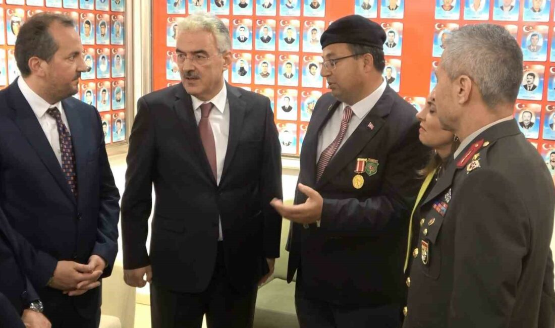 Bursa’da Gaziler gününde şehitler unutulmadı BURSA'DA 19 EYLÜL GAZİLER GÜNÜNE ÖZEL ŞEHİTLERİ ANMA PROGRAMI YAPILDI.