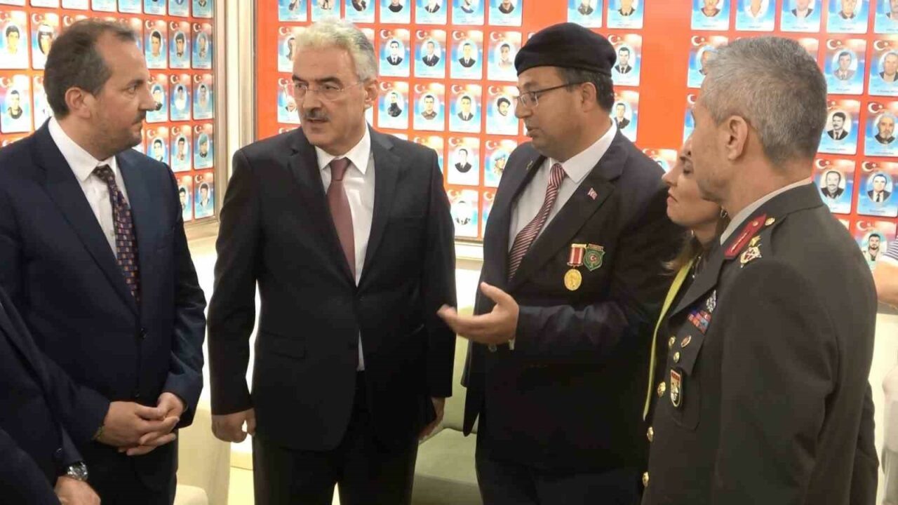 BURSA'DA 19 EYLÜL GAZİLER GÜNÜNE ÖZEL ŞEHİTLERİ ANMA PROGRAMI YAPILDI.