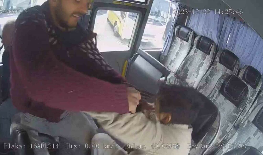 Bursa’da husumetlisini böyle vurdu, sonra acımasızca darbetti BURSA'DA BABASINA YUMRUK ATAN VE İTEKLEYEN HUSUMETLİSİNE MİNİBÜSTE KURŞUN YAĞDIRARAK