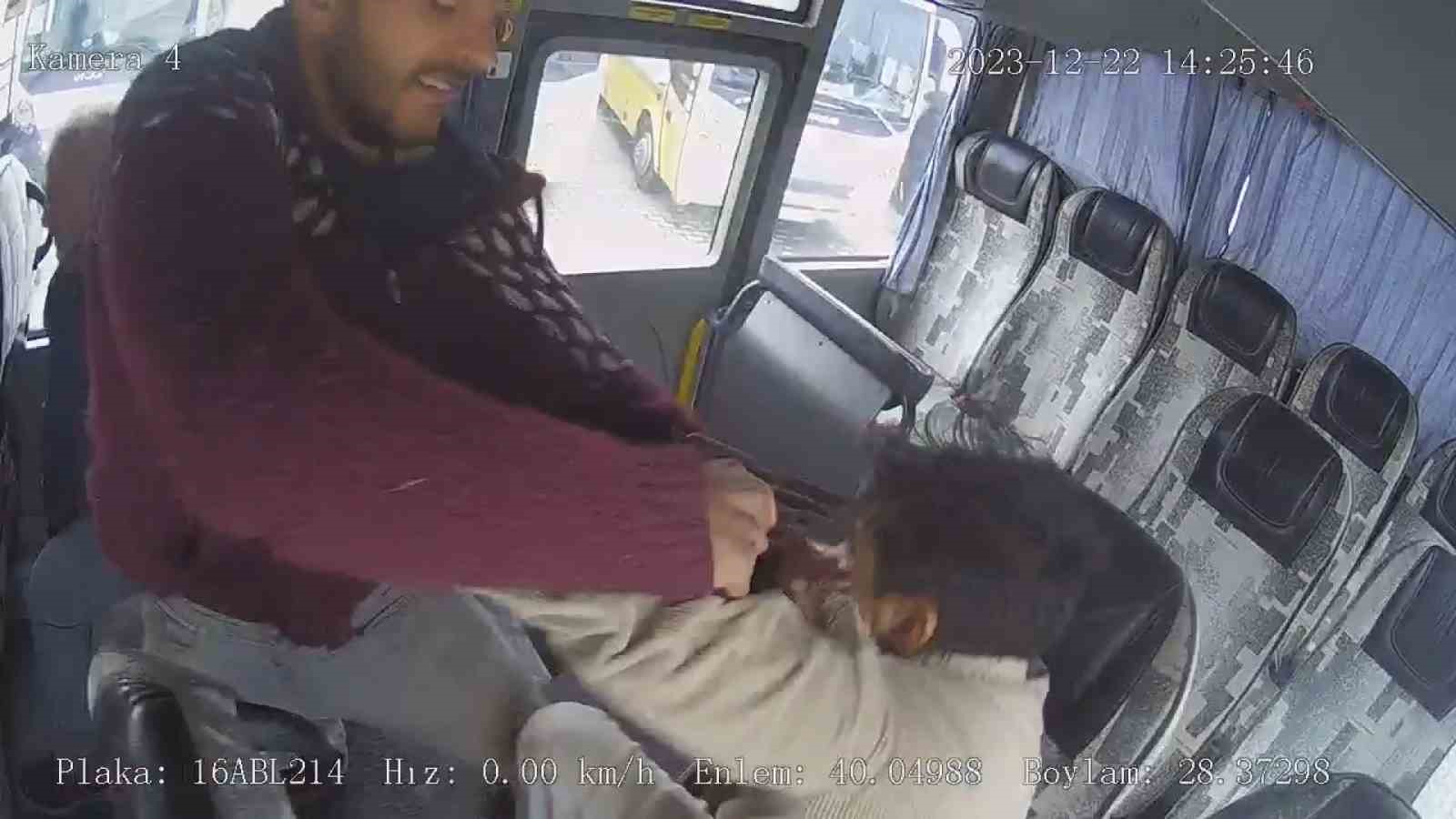 BURSA'DA BABASINA YUMRUK ATAN VE İTEKLEYEN HUSUMETLİSİNE MİNİBÜSTE KURŞUN YAĞDIRARAK