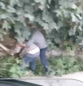 Bursa’da iki sürücünün yol kavgası kamerada BURSA'DA 2 SÜRÜCÜ ARASINDA ÇIKAN YOL KAVGASINDA SOPALAR KONUŞTU. O