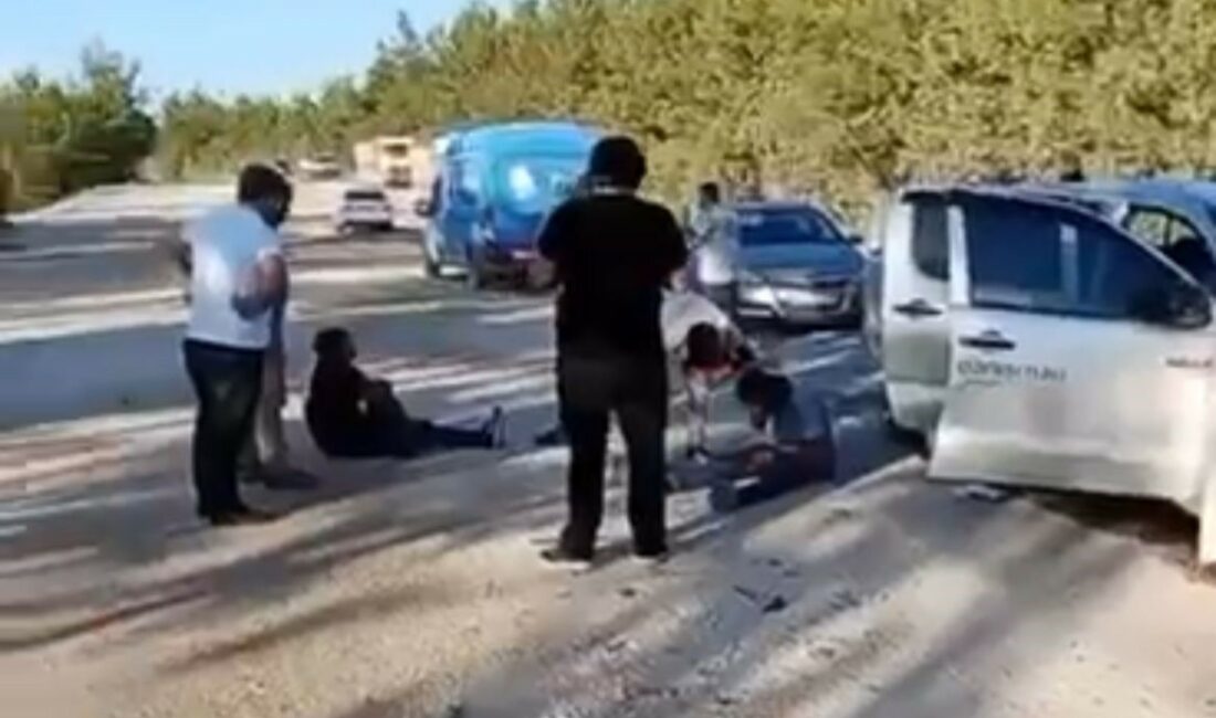 Bursa’da kamyonet ile otomobil kafa kafaya çarptı : 6 yaralı BURSA’DA İKİ OTOMOBİL KAFA KAFAYA ÇARPTI : 6 YARALI