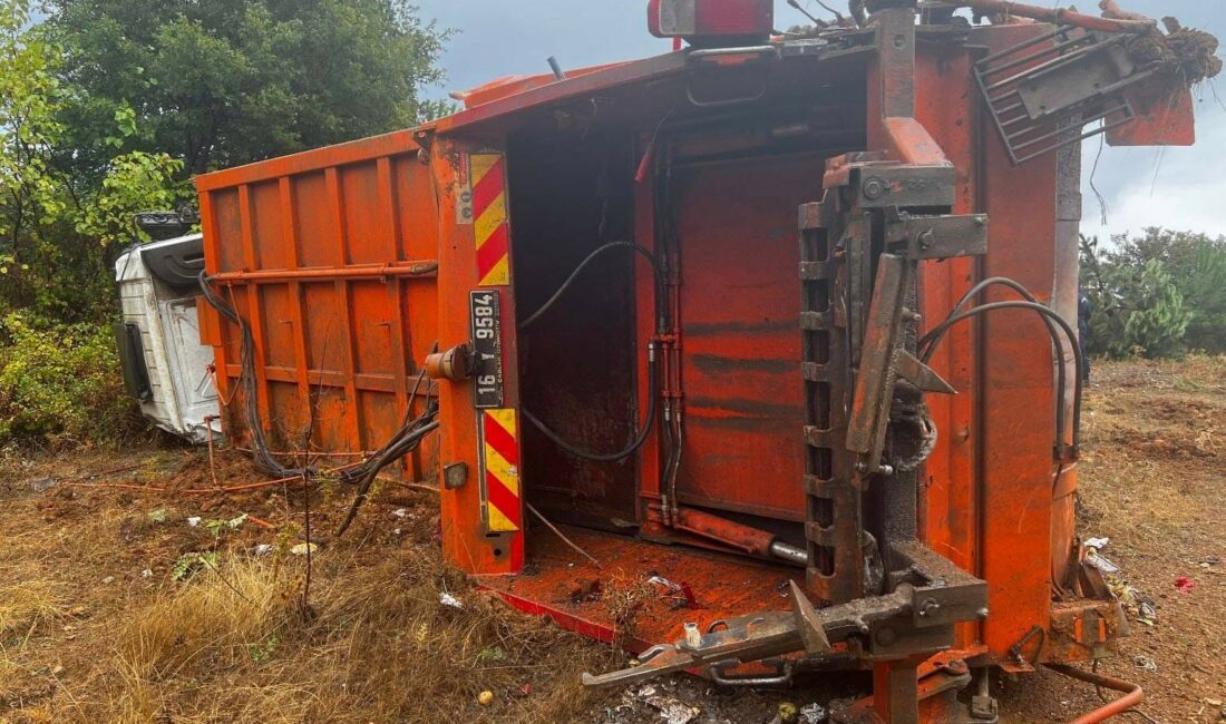 Bursa’da kontrolden çıkan çöp kamyonu şarampole yuvarlandı: 3 kişi yaralandı BURSA'NIN İNEGÖL İLÇESİNDE MEYDANA GELEN KAZADA KONTROLDEN ÇIKAN ÇÖP KAMYONU