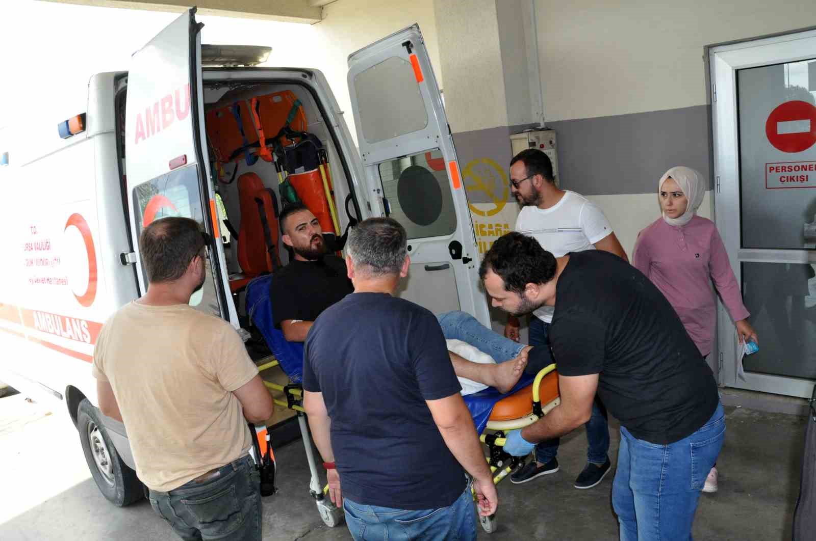 BURSA’NIN KARACABEY İLÇESİNDE POLİSTEN KAÇAN ŞÜPHELİ SİLAHINI ATEŞLEDİ. OLAYDA BİR