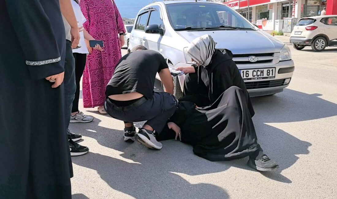 Bursa’da otomobilin çarptığı yaya yaralandı İNEGÖL İLÇESİNDE BİR OTOMOBİLİN ÇARPTIĞI KADIN YARALANDI. KAZANIN ARDINDAN SÜRÜCÜ,