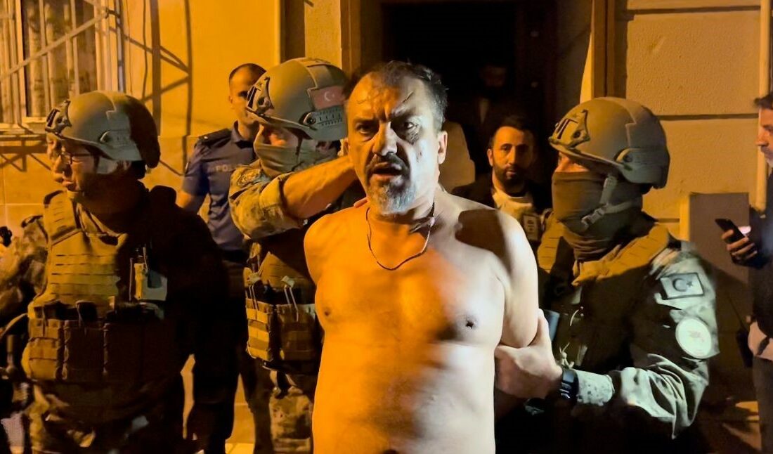 Bursa’da polise silah çeken boksöre ilişkin soruşturma başlatıldı BURSA'DA 26 SUÇ KAYDI BULUNAN ESKİ BOKSÖRÜN POLİS EKİPLERİNE SİLAH