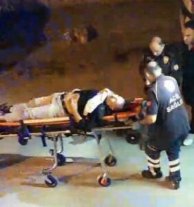 Bursa’da sokakta karşılaştığı husumetlisini bıçakladı BURSA'DA ARALARINDA DAHA ÖNCEDEN HUSUMET BULUNAN İKİ TARAF OTURDUKLARI AYNI