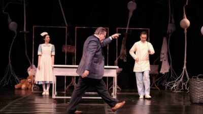 AVP BURSA DEVLET TİYATROSU “LOBOTOMOBİLİN ÜÇ SEFERİ” OYUNU İLE KUZEY