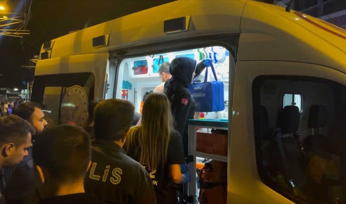 Bursa’da ’yan bakma’ tartışması meydan muharebesine döndü BURSA'DA 'YAN BAKMA' MESELESİ YÜZÜNDEN ÇIKAN KAVGADA 1 KİŞİ BIÇAKLA