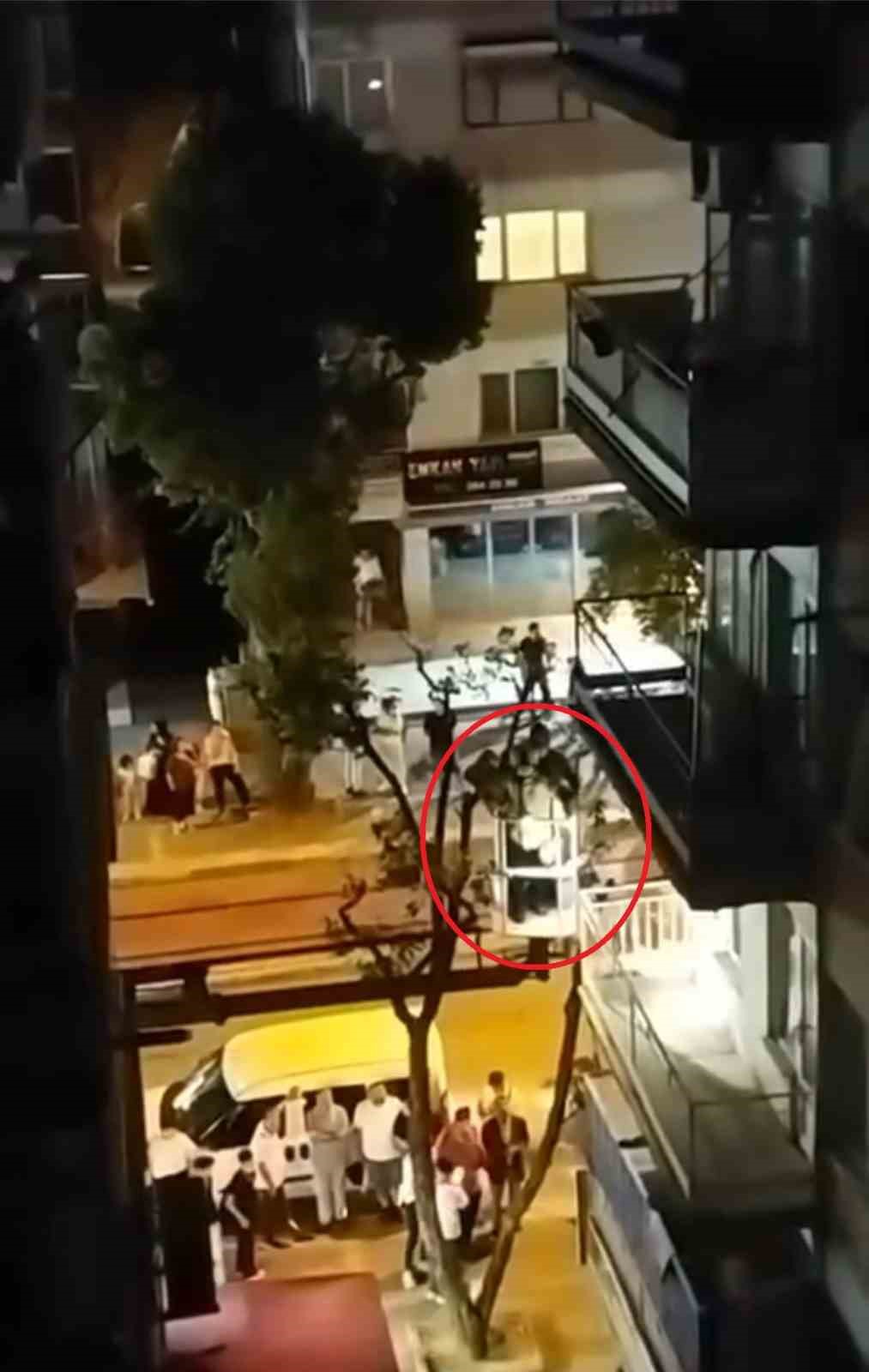 BURSA'DA KÖTÜ KOKULAR ÜZERİNE EVE GİREN EKİPLER, DOKTOR MURAT TUZCU'YU