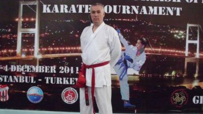 UZUN YILLAR KARATE SPORU İLE İLGİLENEN BURSALI GAZETECİ ENVER AKASOY