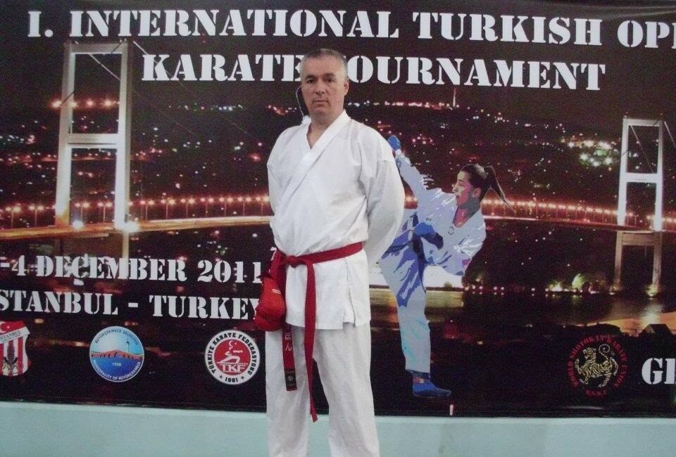 Bursalı gazeteci Enver Akasoy, Türkiye Karate Federasyonu yönetiminden istifa etti UZUN YILLAR KARATE SPORU İLE İLGİLENEN BURSALI GAZETECİ ENVER AKASOY