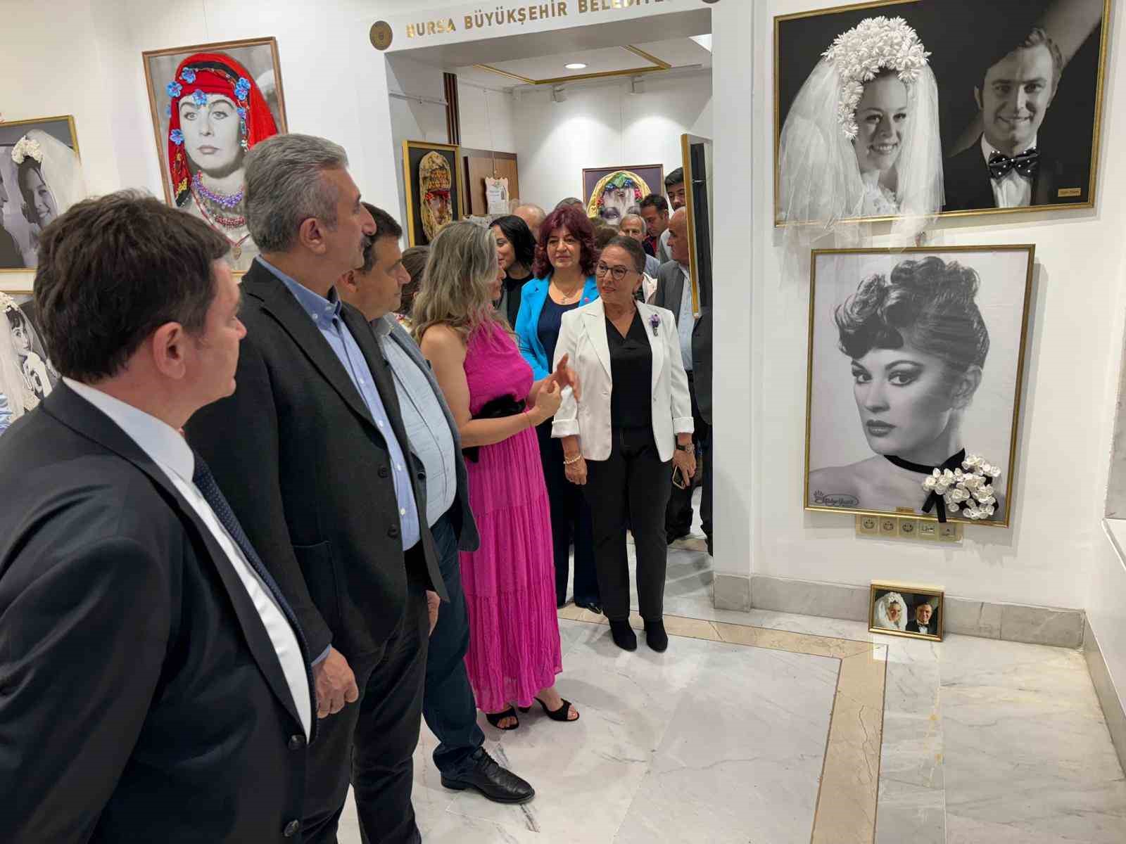 SANATÇI BELGİN ERSAVAŞ'IN “NOSTALJİ” İSİMLİ SERGİSİ TAYYARE KÜLTÜR MERKEZİ’NDE AÇILDI.