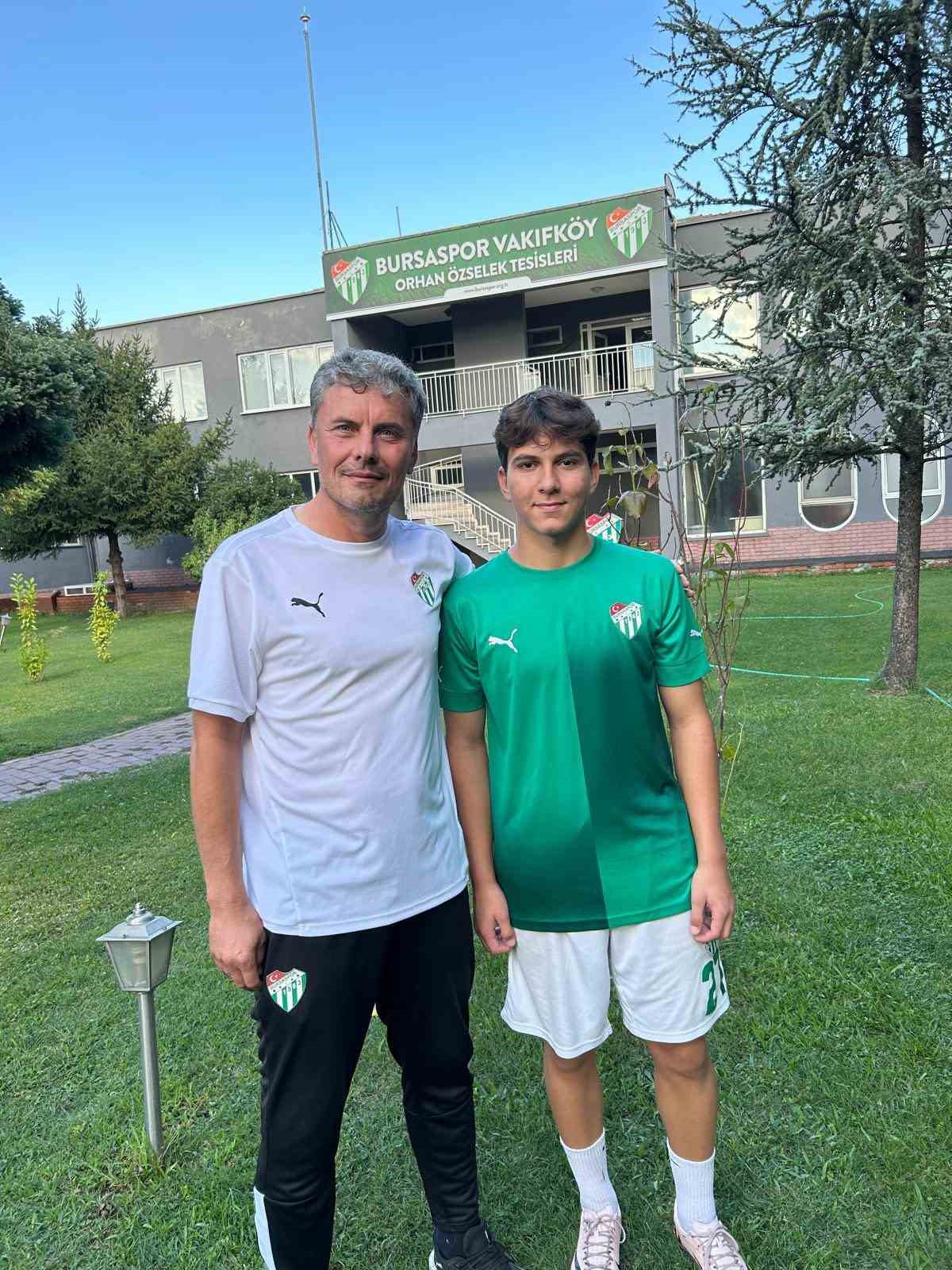 BURSASPOR KULÜBÜ, İKİ GENÇ İSMİ ALTYAPISINA DAHİL ETTİ.