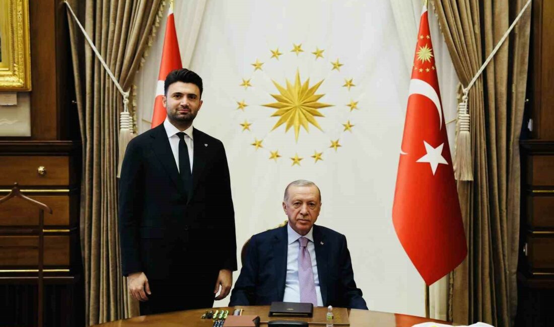 Bursaspor Başkanı Enes Çelik, Cumhurbaşkanı Recep Tayyip Erdoğan’la görüştü CUMHURBAŞKANI RECEP TAYYİP ERDOĞAN, BURSASPOR BAŞKANI ENES ÇELİK'İ KABUL ETTİ.