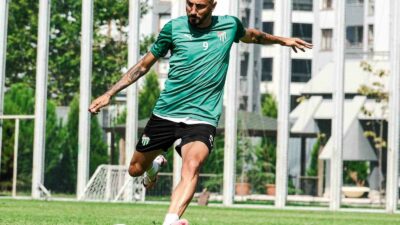 TFF 3. LİG TAKIMLARINDAN BURSASPOR, YARIN DEPLASMANDA OYNAYACAĞI DÜZCESPOR MAÇININ