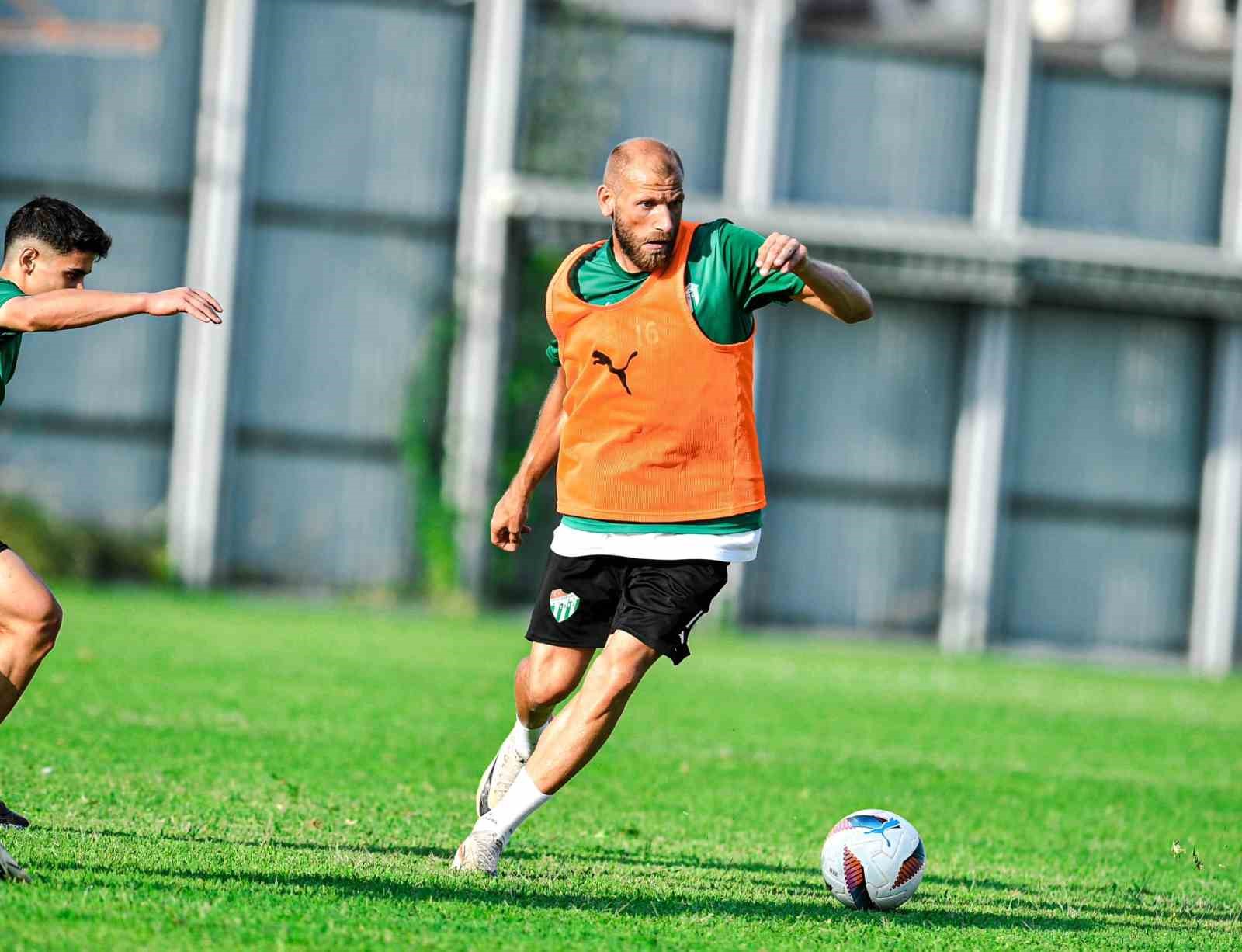 Bursaspor’da Düzcespor maçı hazırlıkları başladı BURSASPOR'DA DÜZCESPOR MAÇI HAZIRLIKLARI BUGÜNKÜ İDMANLA BAŞLADI.