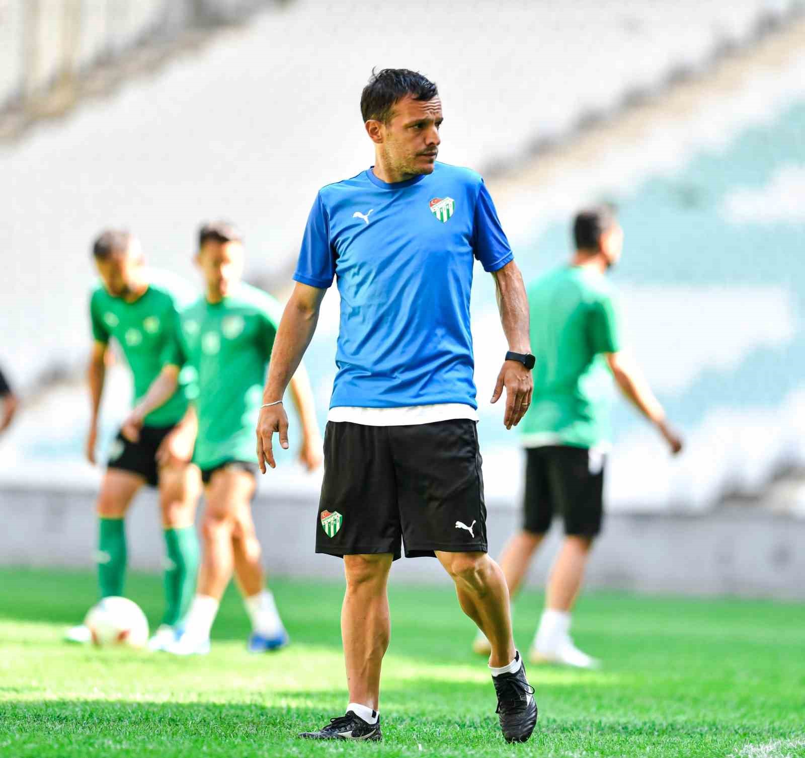 BURSASPOR'DA TOKAT BELEDİYE PLEVNE SPOR MAÇI HAZIRLIKLARI BAŞLADI.
