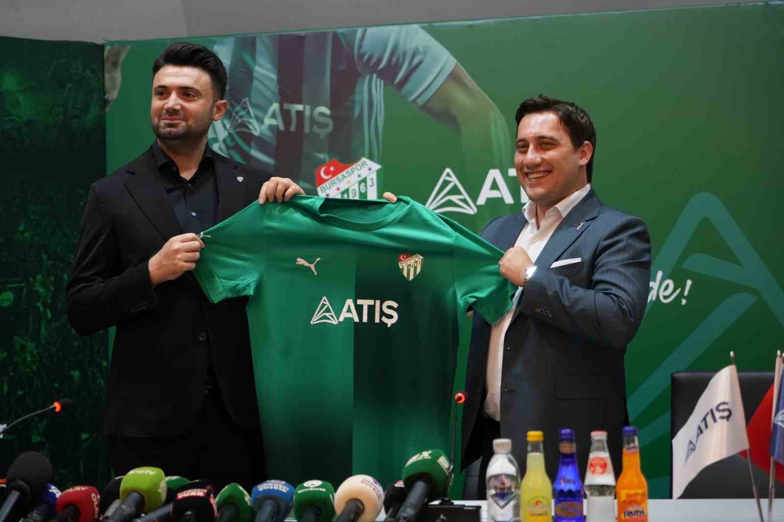 BURSASPOR'UN 2024-2025 SEZONU 'GÖĞSÜNÜ GERE GERE BURSASPOR' SLOGANIYLA TANITTIĞI FORMALARIN