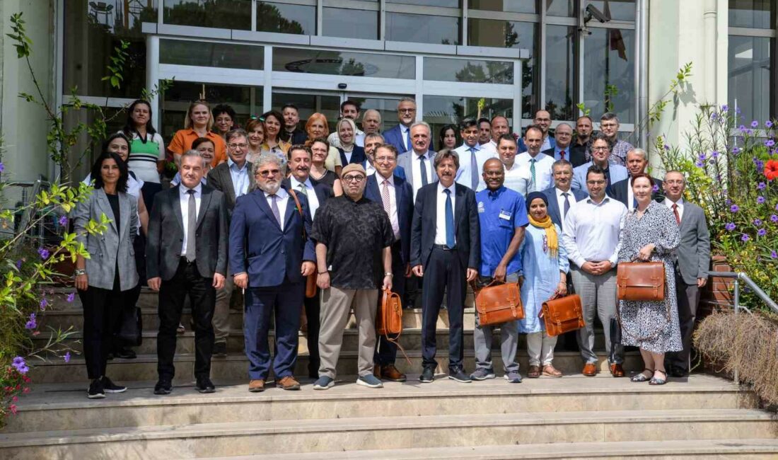 BUÜ Uluslararası Akademik Danışma Kurulu ilk toplantısını yaptı BURSA ULUDAĞ ÜNİVERSİTESİ (BUÜ), ULUSLARARASILAŞMA ÇALIŞMALARI KAPSAMINDA ÖNEMLİ BİR ADIM