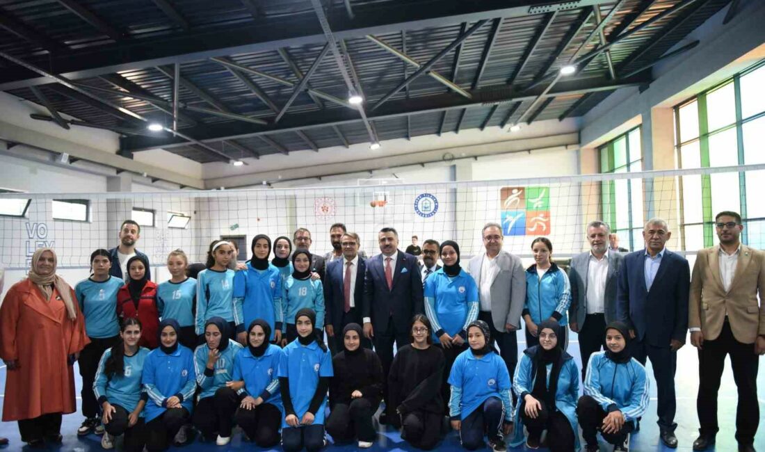 Çınarönü Kapalı Spor Salonu hizmete girdi GEÇTİĞİMİZ YIL GERÇEKLEŞTİRDİKLERİ OKUL ZİYARETİ KAPSAMINDA ÖĞRENCİ VE İDARECİLERİN SPOR