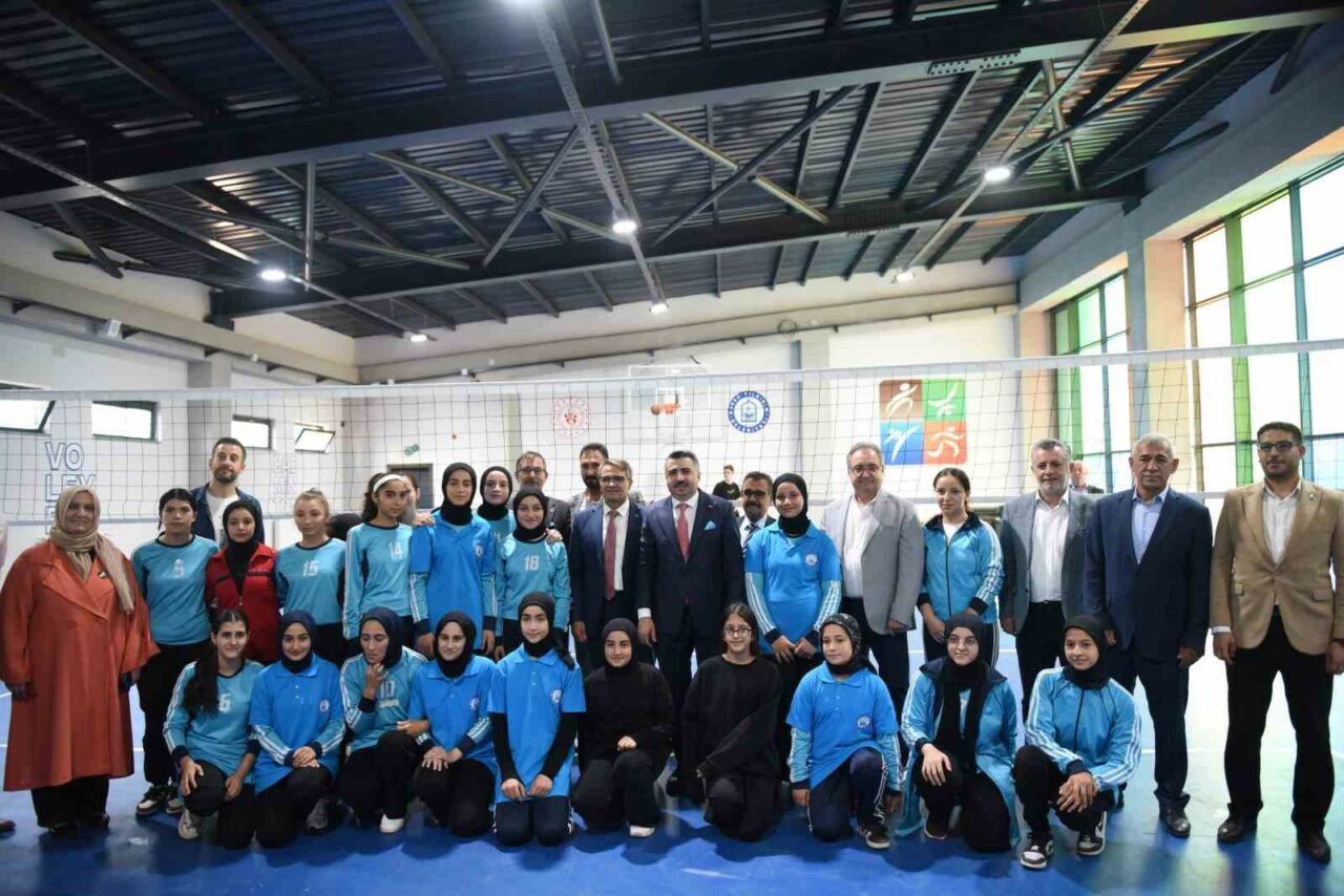 GEÇTİĞİMİZ YIL GERÇEKLEŞTİRDİKLERİ OKUL ZİYARETİ KAPSAMINDA ÖĞRENCİ VE İDARECİLERİN SPOR