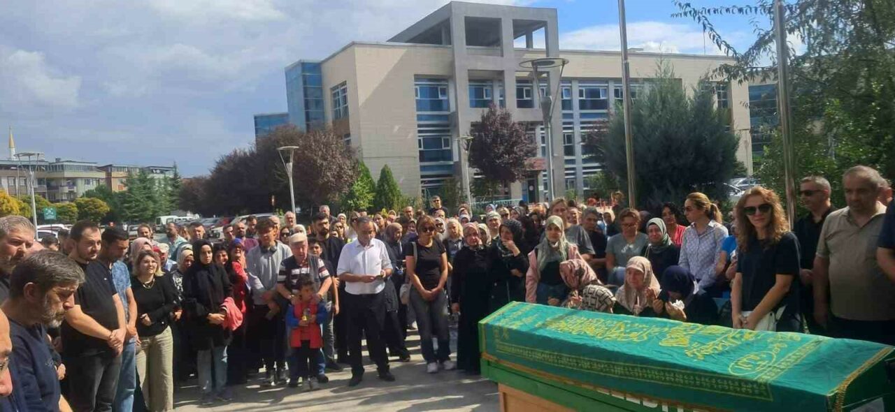 BURSA’NIN İNEGÖL DEVLET HASTANESİ ÇOCUK HASTALIKLARI UZMANI İNCİ GÜÇTÜRK (43),