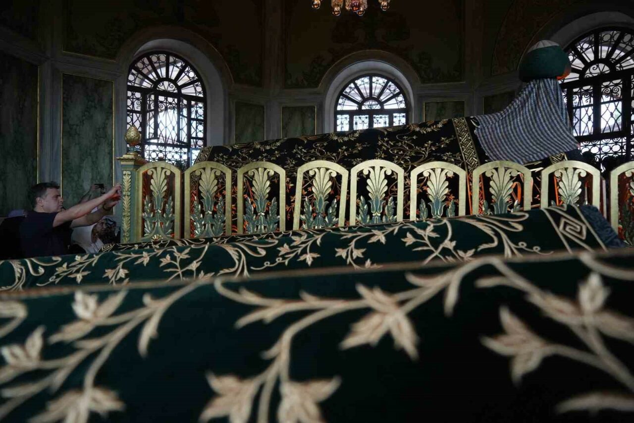 PEYGAMBER EFENDİMİZ HAZRETİ MUHAMMED S.A.V’İN TORUNLARINDAN EMİR SULTAN HAZRETLERİ TÜRBESİ'NİN