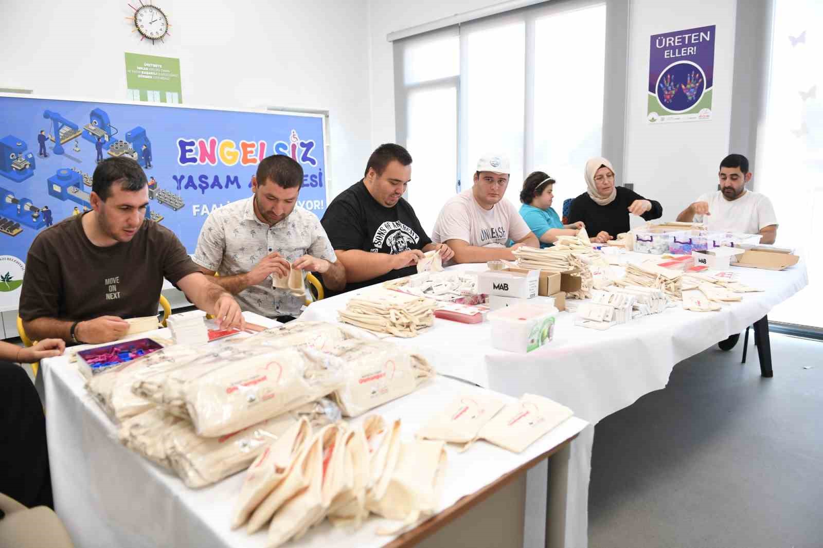 OSMANGAZİ BELEDİYESİ ENGELLİLER BAKIM MERKEZİ’NDE (OBAM) EĞİTİM ALAN ENGELLİ BİREYLER,