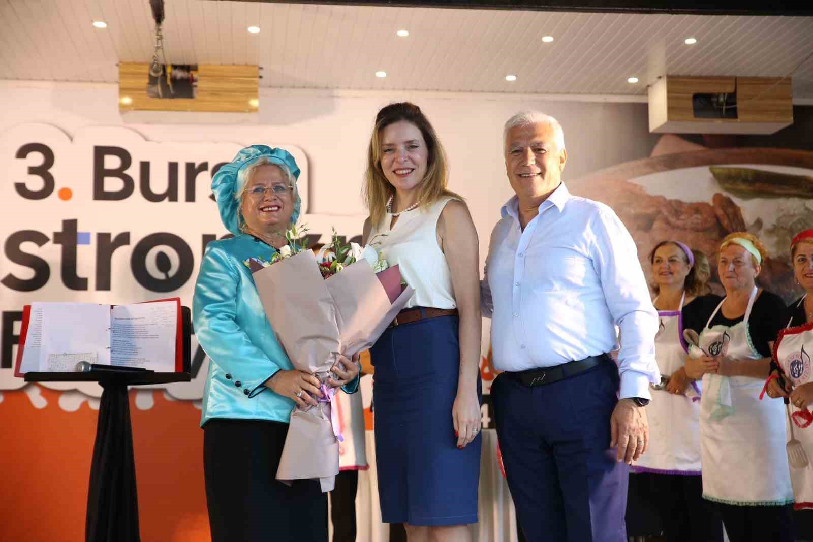 BURSA BÜYÜKŞEHİR BELEDİYE BAŞKANI MUSTAFA BOZBEY, EŞİ SEDEN BOZBEY İLE
