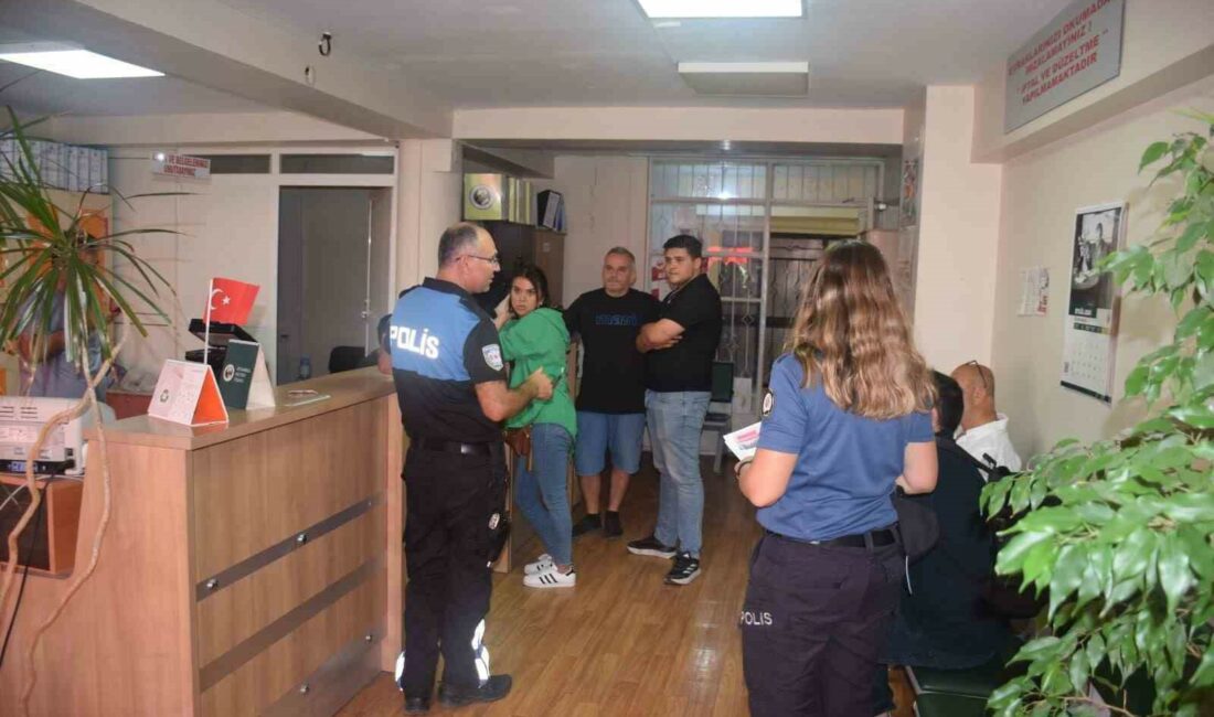 Gemlik Polisi dolandırıcılık olaylarına ilişkin bilgilendirme yaptı GEMLİK İLÇE EMNİYET MÜDÜRLÜĞÜ EKİPLERİ, ÖZELLİKLE ARAÇ ALIM SATIMINDA MEYDANA