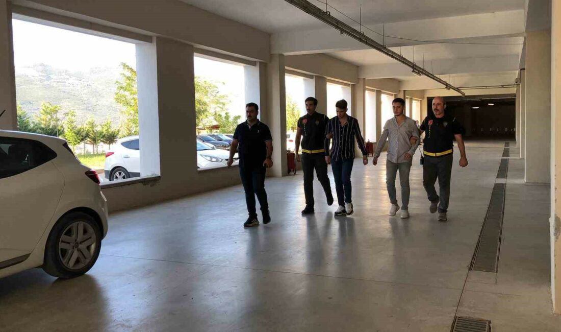 Gemlik’te genç adamın ölümüne sebep olan 2 kişi tutuklandı BURSA'NIN GEMLİK İLÇESİNDE SİLAHLA 25 YAŞINDAKİ GENCİN ÖLÜMÜNE SEBEP OLAN