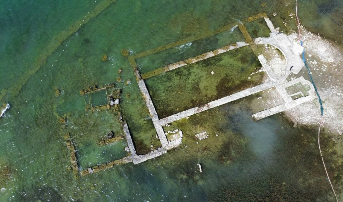 Göl altındaki medeniyeti 9 yılda tırnaklarıyla kazıyarak çıkardılar 2014 YILINDA İZNİK GÖLÜNÜN İÇİNDE KEŞFEDİLEN VE TÜRKİYE'NİN EN ÖNEMLİ