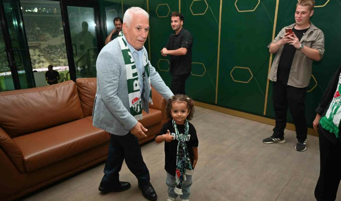 BABASI ÇALIŞTIĞI İÇİN BURSASPOR MAÇINA GİDEMEYECEĞİNİ DÜŞÜNÜP GÖZYAŞLARI DÖKEN KÜÇÜK