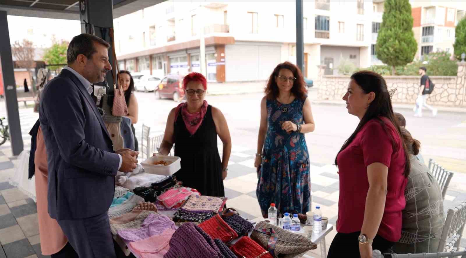 GÜRSULU EV HANIMLARI, ALDIKLARI EĞİTİMLER VE EL BECERİLERİYLE OLUŞTURDUKLARI ÜRÜNLERİ,