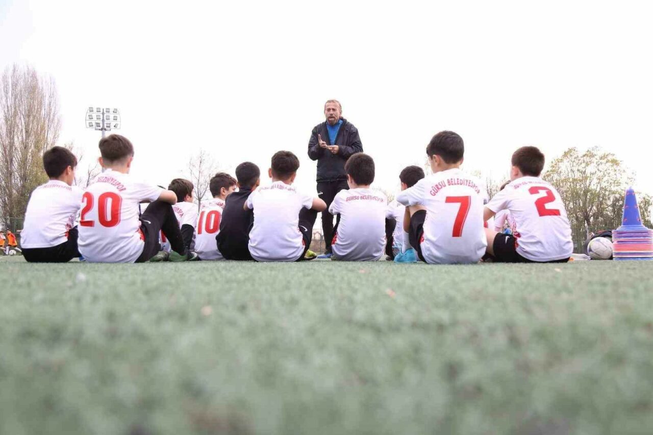 GÜRSU BELEDİYESİ’NİN 8 YILDIR DÜZENLEDİĞİ KIŞ FUTBOL OKULLARI YENİ DÖNEME