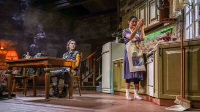 HAZAR ERGÜÇLÜ’NÜN DE KADROSUNDA YER ALDIĞI 'TİMSAH ATEŞİ' ADLI TİYATRO