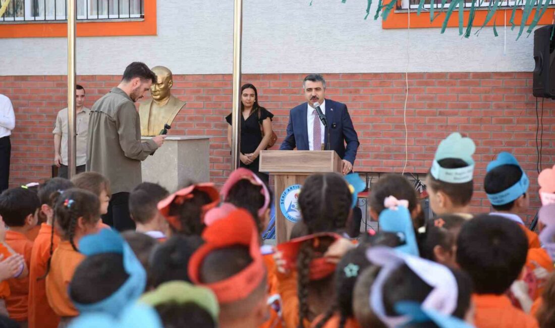 İlk ders Başkan Yılmaz’dan YILDIRIM BELEDİYE BAŞKANI OKTAY YILMAZ, ŞERİF ARTIŞ İLKOKULU’NU ZİYARET EDEREK,