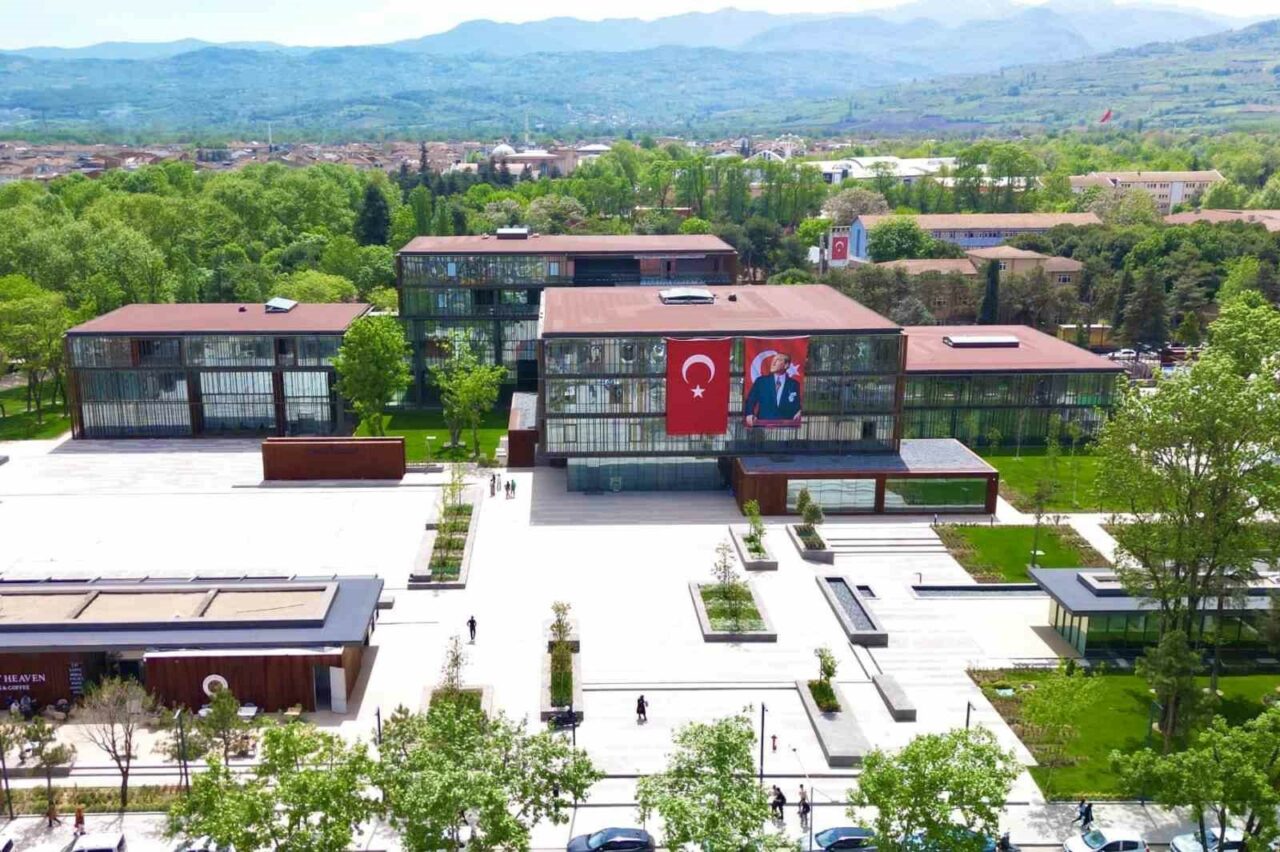 GELECEĞİN MODERN İNEGÖL'ÜNÜ İNŞA EDERKEN ŞEHRİN İHTİYAÇLARI VE VATANDAŞLARIN BEKLENTİLERİ