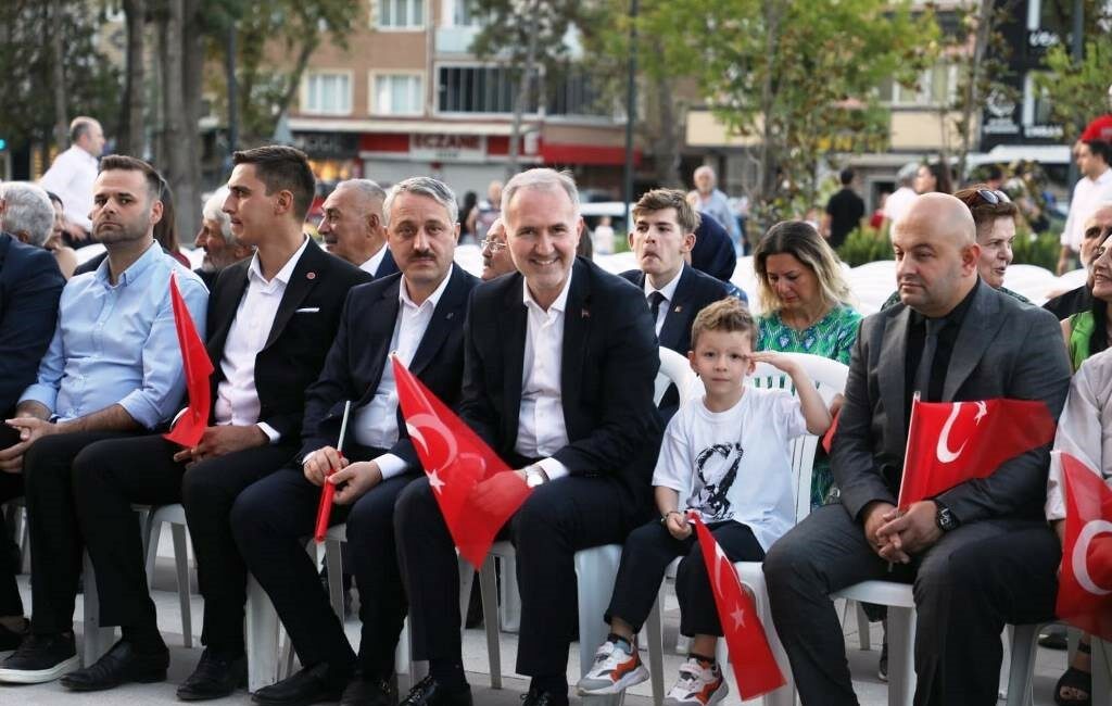 İnegöl’de kurtuluş coşkusu sokaklara taşındı İNEGÖL’ÜN DÜŞMAN İŞGALİNDEN KURTULUŞUNUN 102. YILI ÇERÇEVESİNDE İNEGÖL BELEDİYESİ’NİN DÜZENLEDİĞİ