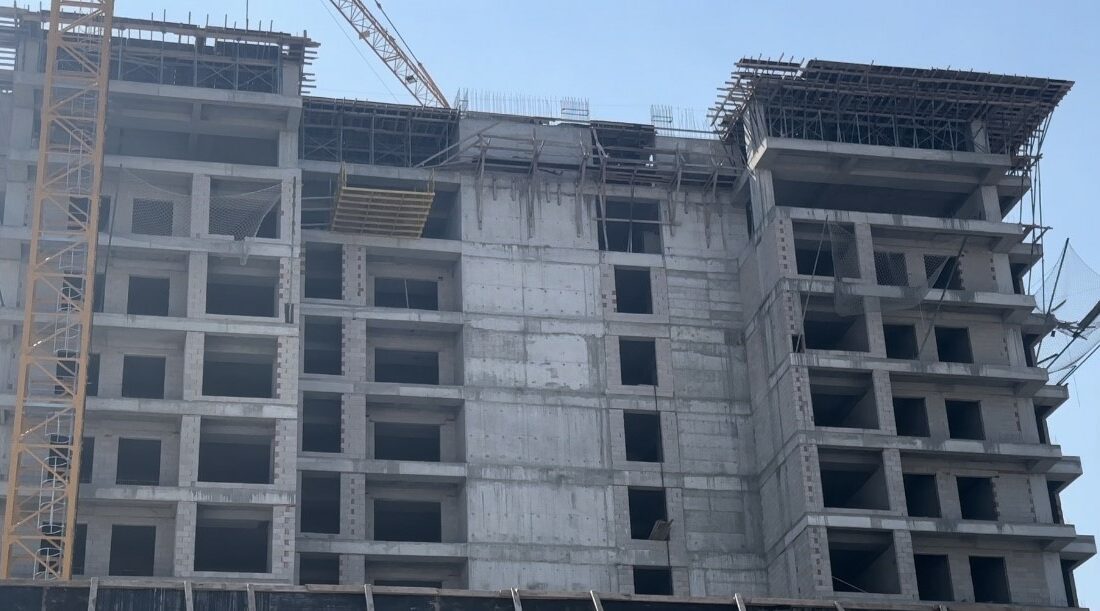 İnşaattan düşen işçi hayatını kaybetti BURSA’DA İNŞAATIN 8. KATINDAN DÜŞEREK AĞIR YARALANAN İŞÇİ, HASTANEDE YAPILAN