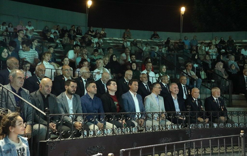 Kıbrıs Barış Harekâtının 50. yılı kahramanlık ezgileriyle kutlandı İNEGÖL BELEDİYESİ TARAFINDAN DÜZENLENEN KIBRIS BARIŞ HAREKÂTININ 50.YILI PROGRAMINDA ZAFER